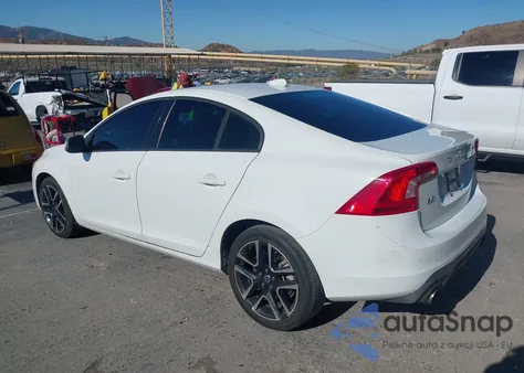 2017 Volvo S60 T5 Dynamic из США, поврежденный, VIN YV126MFL7H2432658